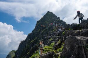 Ha Giang - Mountain View Girl Lady Women Tourists - Fareast 247