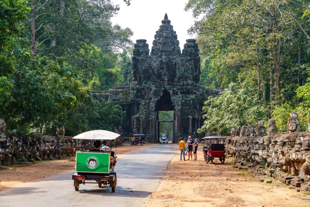 Angkor Wat - Angkor Tom Gate - fareast247