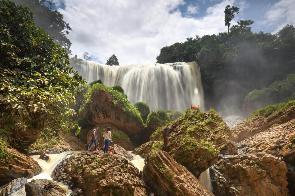 Da Lat - Elephant Waterfall - fareast247