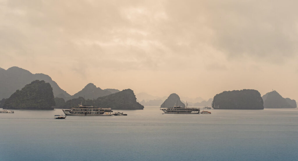 Ha Long Bay - Wide Bay View Sea Islands - fareast247