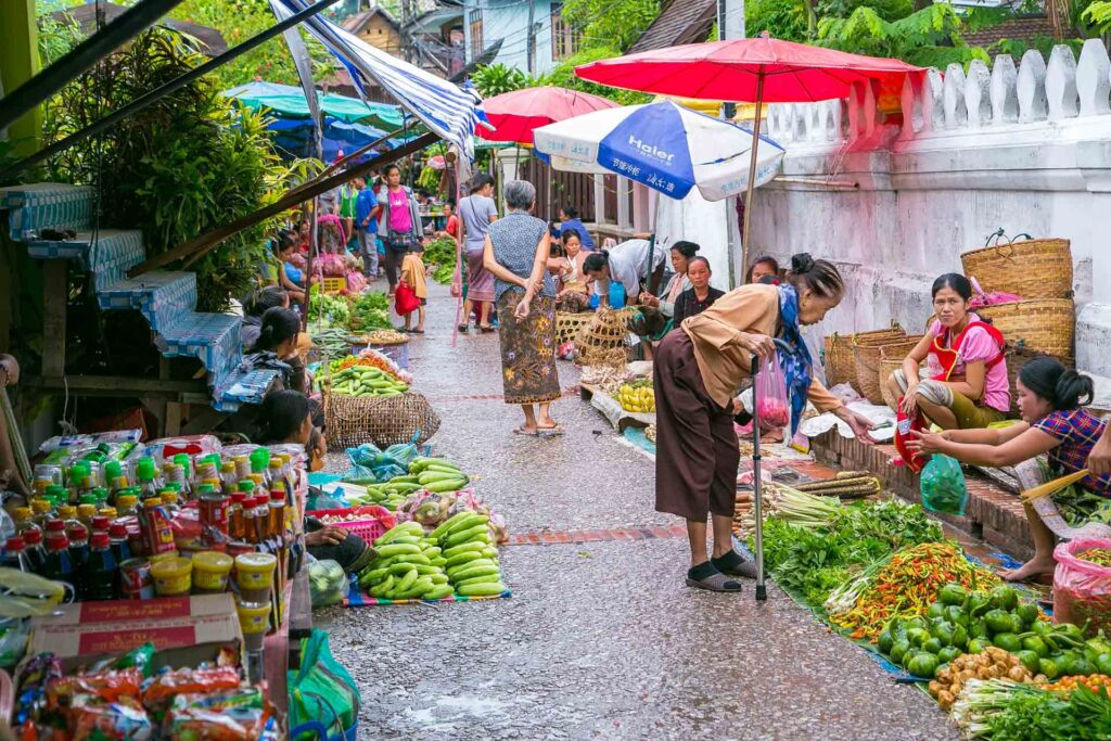 Luang Prabang - Day Market - fareast247