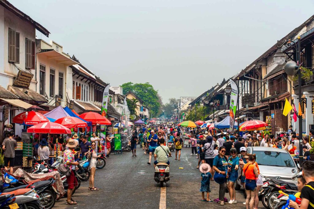 Luang Prabang - Pi mai - Main Shops Street View fareast247
