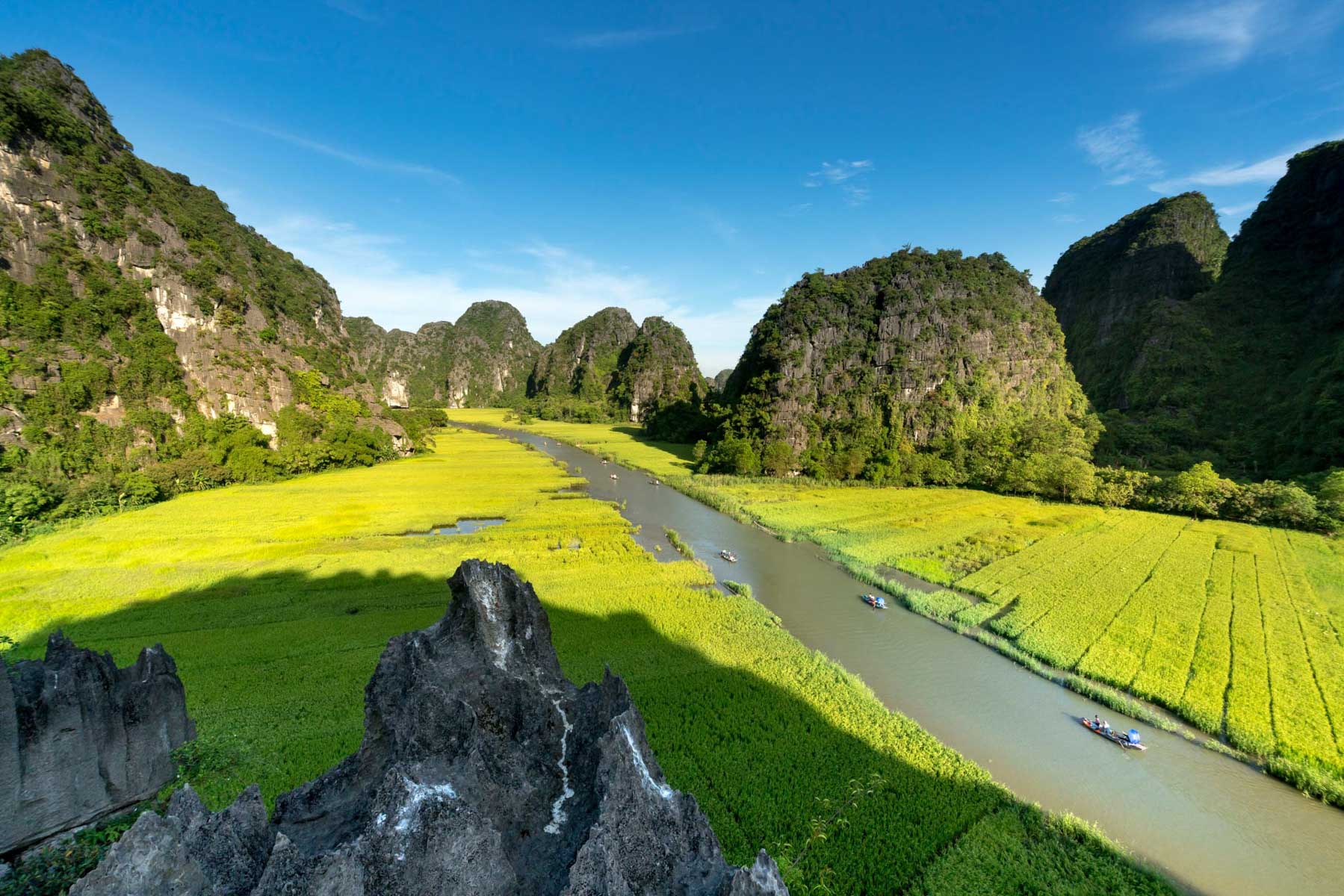 Ninh Binh - Temple Incense Burning - fareast247