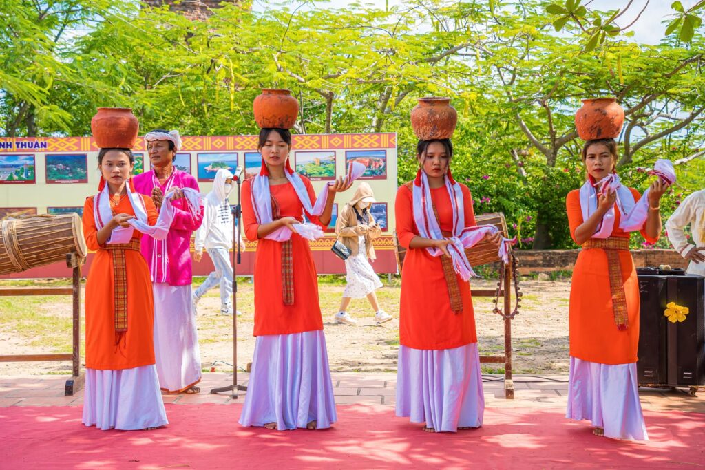 Phan Tiet - Cham Ladies Dance - NS - Fareast247